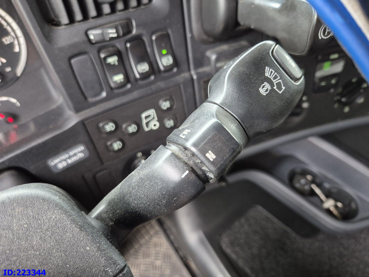 Tegljač SCANIA R520 V8 Retarder Euro6: slika Tegljač SCANIA R520 V8 Retarder Euro6