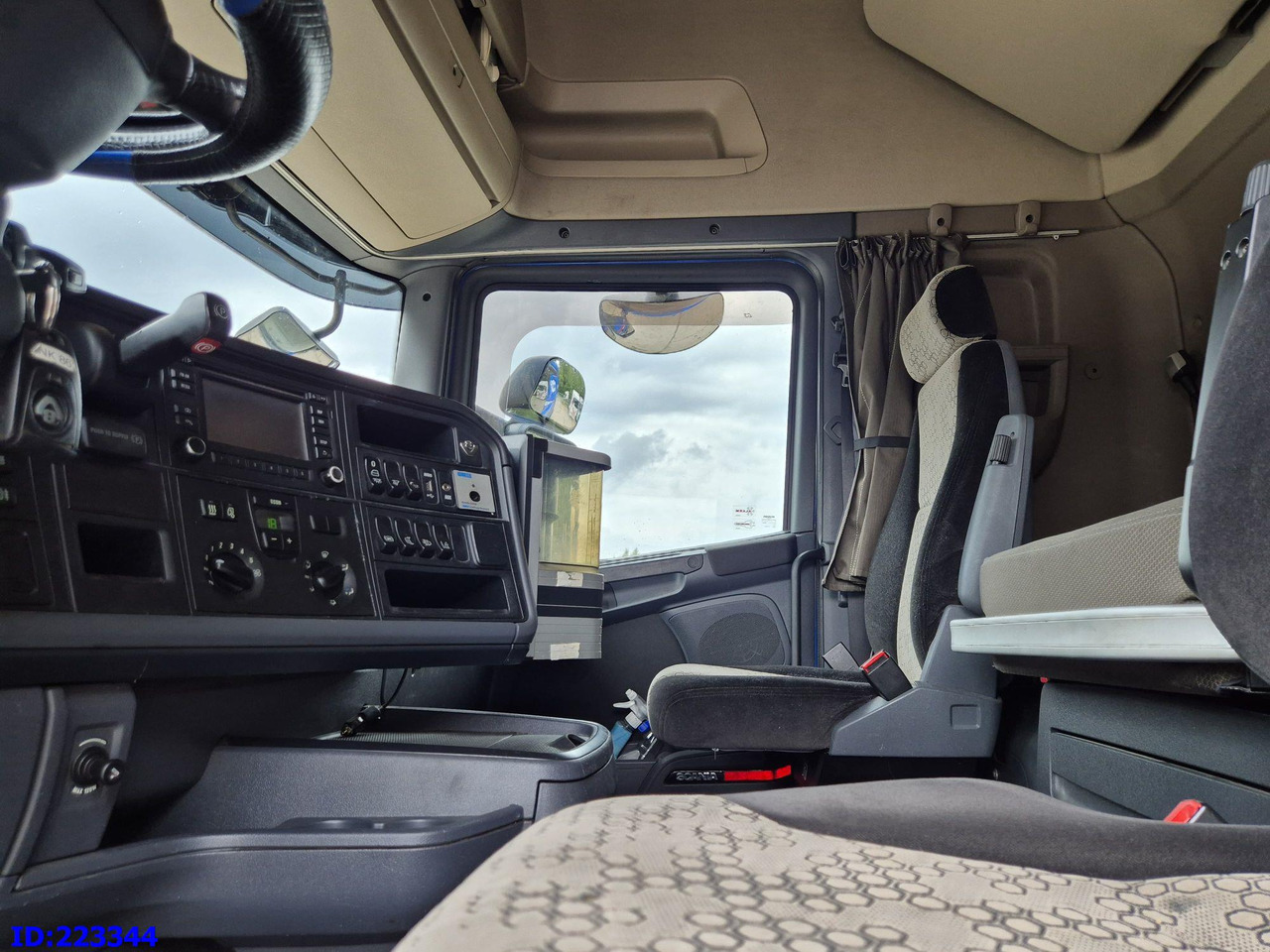 Tegljač SCANIA R520 V8 Retarder Euro6: slika Tegljač SCANIA R520 V8 Retarder Euro6