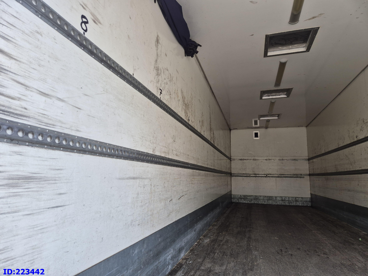 Kamion sandučar VOLVO FH13 480HP 6X2: slika Kamion sandučar VOLVO FH13 480HP 6X2