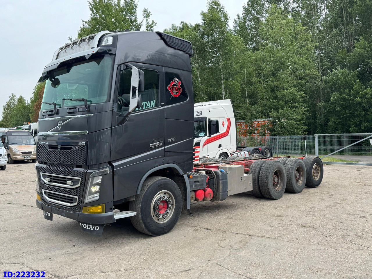 VOLVO FH16 700HP 8X4 Big Axles - Kamion-šasija: slika VOLVO FH16 700HP 8X4 Big Axles - Kamion-šasija VOLVO FH16 700HP 8X4 Big Axles - Kamion-šasija: slika VOLVO FH16 700HP 8X4 Big Axles - Kamion-šasija
