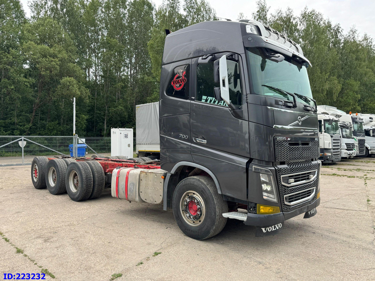 VOLVO FH16 700HP 8X4 Big Axles - Kamion-šasija: slika VOLVO FH16 700HP 8X4 Big Axles - Kamion-šasija VOLVO FH16 700HP 8X4 Big Axles - Kamion-šasija: slika VOLVO FH16 700HP 8X4 Big Axles - Kamion-šasija