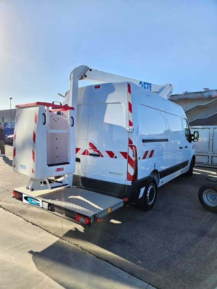 CTE VAN FT 121 - Podizna platforma montirana na kamion: slika CTE VAN FT 121 - Podizna platforma montirana na kamion CTE VAN FT 121 - Podizna platforma montirana na kamion: slika CTE VAN FT 121 - Podizna platforma montirana na kamion