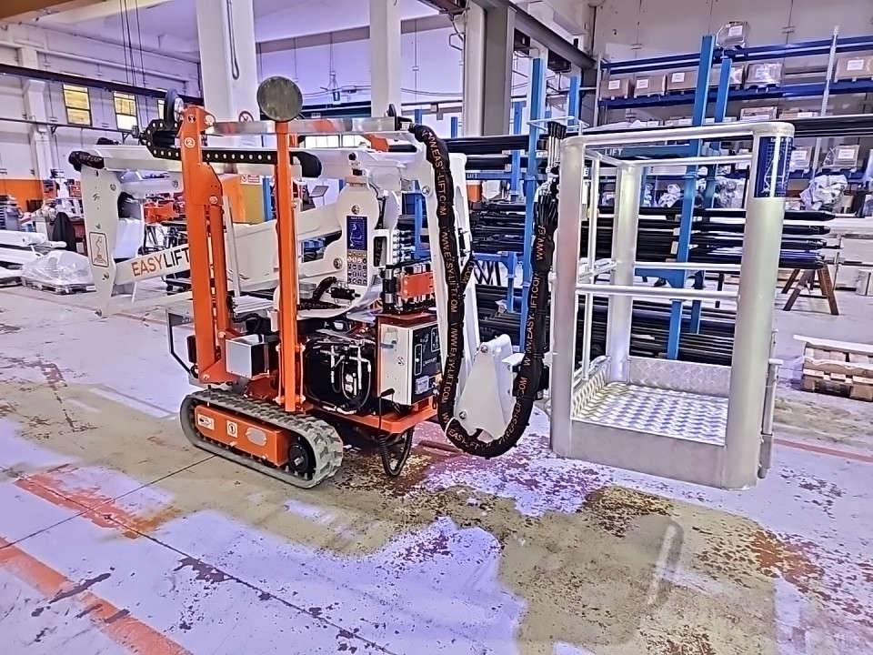 EasyLift R130 - Zglobni krak, Pauk podizna platforma: slika EasyLift R130 - Zglobni krak, Pauk podizna platforma EasyLift R130 - Zglobni krak, Pauk podizna platforma: slika EasyLift R130 - Zglobni krak, Pauk podizna platforma