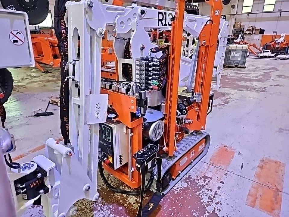 EasyLift R130 - Zglobni krak: slika EasyLift R130 - Zglobni krak EasyLift R130 - Zglobni krak: slika EasyLift R130 - Zglobni krak