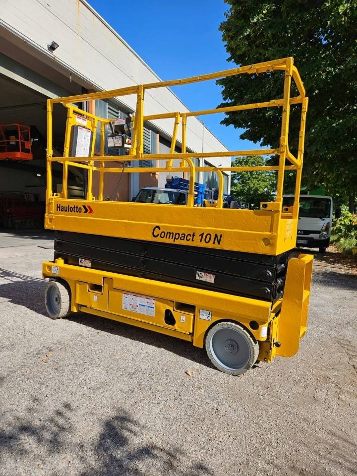 Škarasta podizna platforma Haulotte Compact 10 N: slika Škarasta podizna platforma Haulotte Compact 10 N