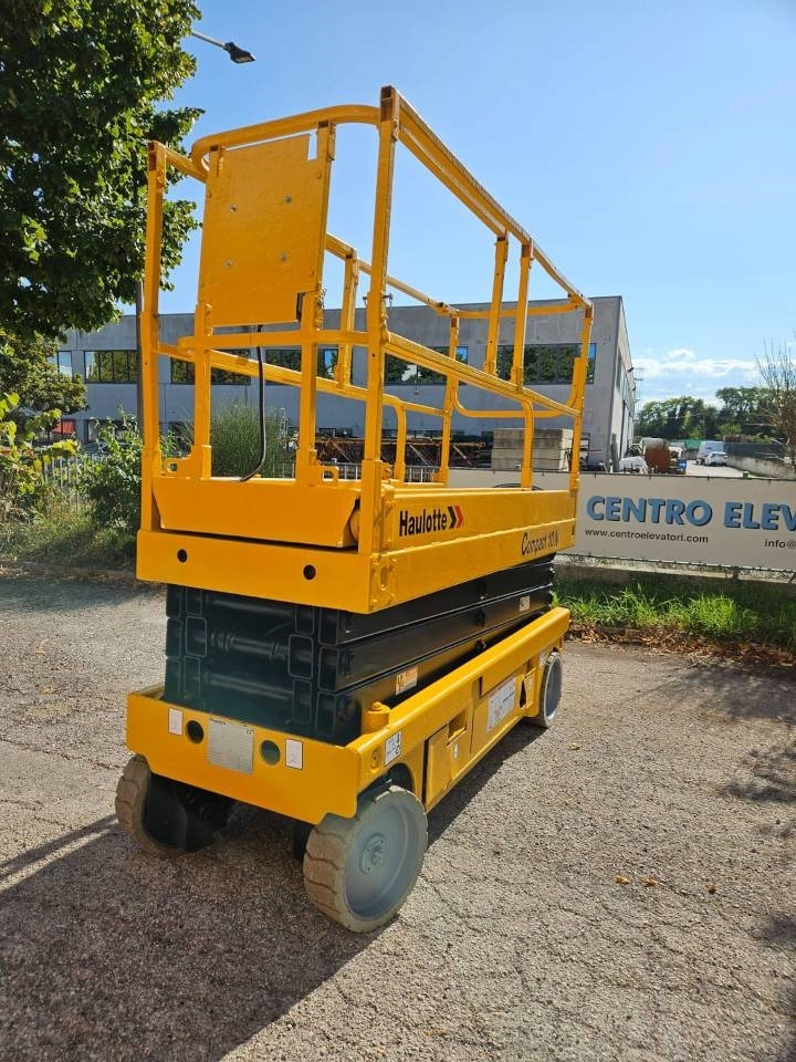 Škarasta podizna platforma Haulotte Compact 10 N: slika Škarasta podizna platforma Haulotte Compact 10 N