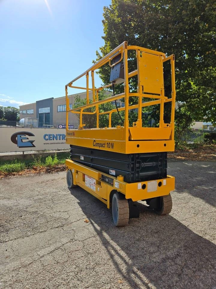 Škarasta podizna platforma Haulotte Compact 10 N: slika Škarasta podizna platforma Haulotte Compact 10 N