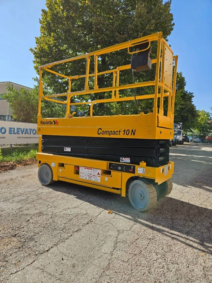 Škarasta podizna platforma Haulotte Compact 10 N: slika Škarasta podizna platforma Haulotte Compact 10 N