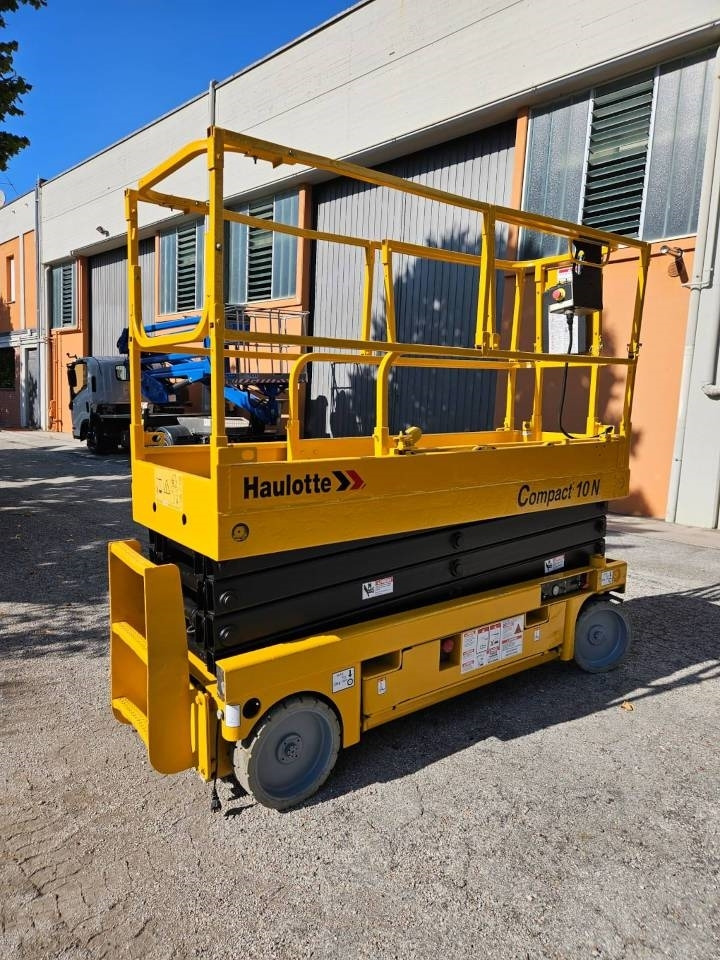 Škarasta podizna platforma Haulotte Compact 10 N: slika Škarasta podizna platforma Haulotte Compact 10 N