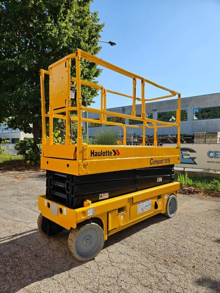 Škarasta podizna platforma Haulotte Compact 10 N: slika Škarasta podizna platforma Haulotte Compact 10 N