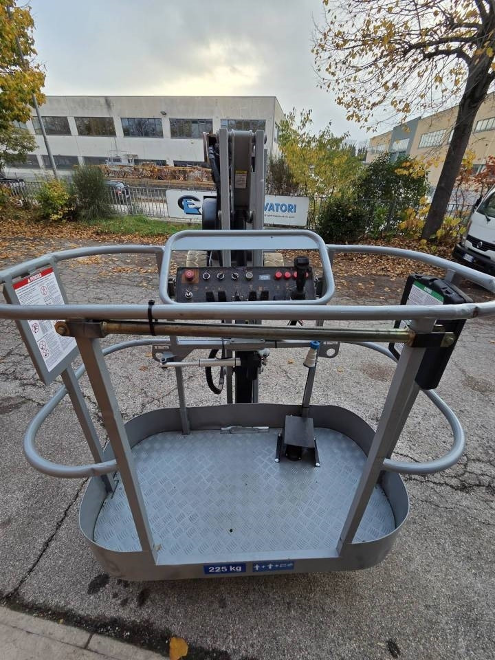 Niftylift HR 15 HDE - Zglobni krak: slika Niftylift HR 15 HDE - Zglobni krak Niftylift HR 15 HDE - Zglobni krak: slika Niftylift HR 15 HDE - Zglobni krak