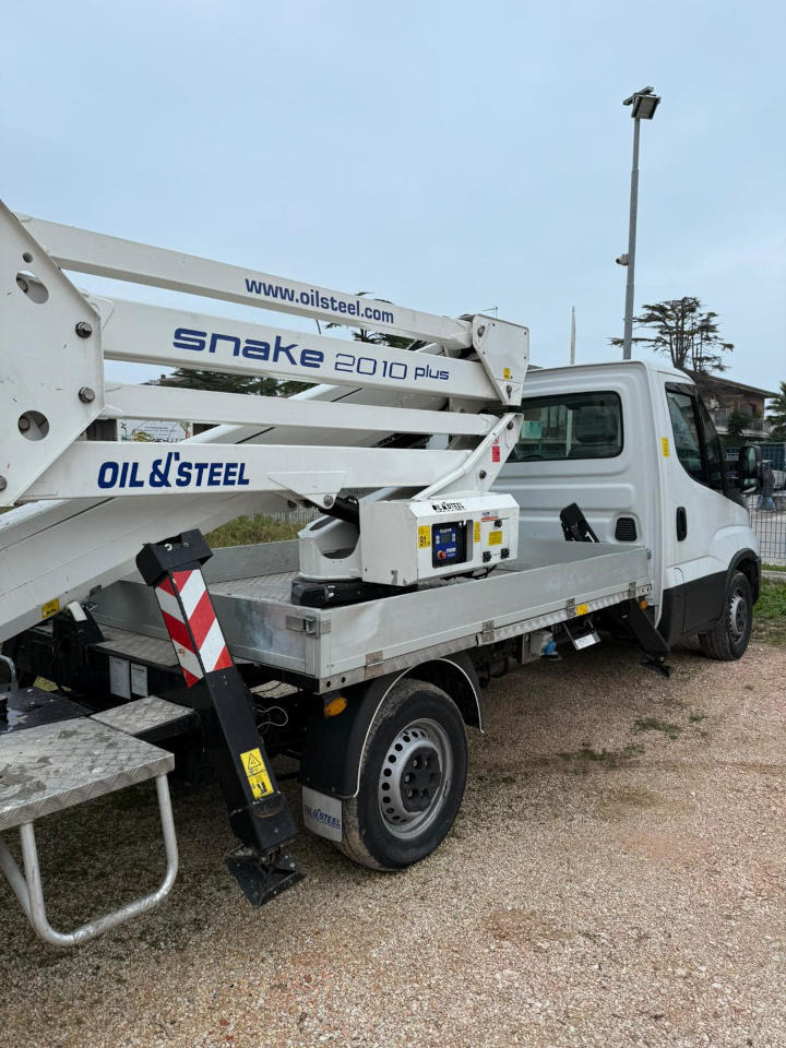 OIL&STEEL 20.10 Plus - Podizna platforma montirana na kamion: slika OIL&STEEL 20.10 Plus - Podizna platforma montirana na kamion OIL&STEEL 20.10 Plus - Podizna platforma montirana na kamion: slika OIL&STEEL 20.10 Plus - Podizna platforma montirana na kamion