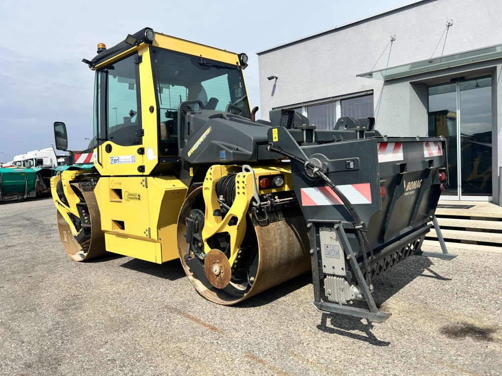 Bomag BW 174 AP-4i AM (111651) - Cestovni valjak: slika Bomag BW 174 AP-4i AM (111651) - Cestovni valjak Bomag BW 174 AP-4i AM (111651) - Cestovni valjak: slika Bomag BW 174 AP-4i AM (111651) - Cestovni valjak
