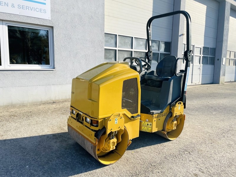 Caterpillar CB14B (3399) - Valjak: slika Caterpillar CB14B (3399) - Valjak Caterpillar CB14B (3399) - Valjak: slika Caterpillar CB14B (3399) - Valjak