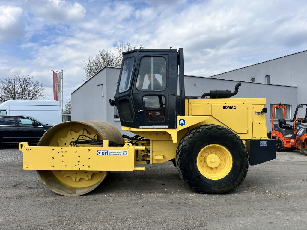 JCB Vibromax W 1402 D (111489) - Kompaktor: slika JCB Vibromax W 1402 D (111489) - Kompaktor JCB Vibromax W 1402 D (111489) - Kompaktor: slika JCB Vibromax W 1402 D (111489) - Kompaktor