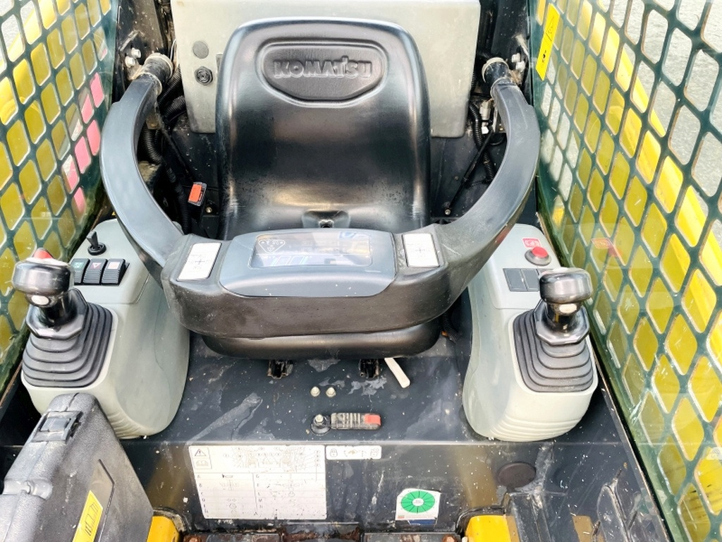 Komatsu SK714 (3906) - Mini utovarivač: slika Komatsu SK714 (3906) - Mini utovarivač Komatsu SK714 (3906) - Mini utovarivač: slika Komatsu SK714 (3906) - Mini utovarivač