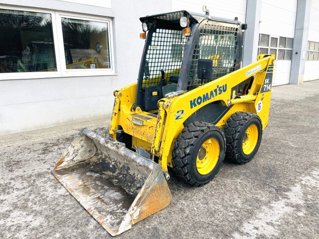 Komatsu SK714 (3906) - Mini utovarivač: slika Komatsu SK714 (3906) - Mini utovarivač Komatsu SK714 (3906) - Mini utovarivač: slika Komatsu SK714 (3906) - Mini utovarivač