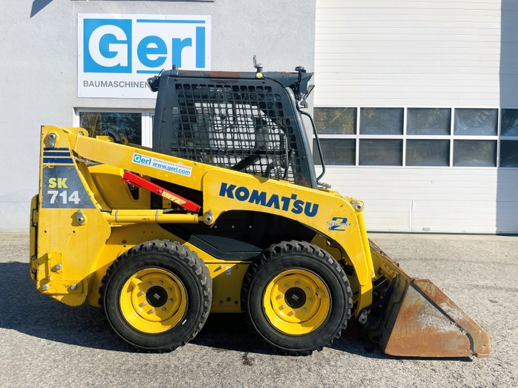 Komatsu SK714 (4077) - Mini utovarivač: slika Komatsu SK714 (4077) - Mini utovarivač Komatsu SK714 (4077) - Mini utovarivač: slika Komatsu SK714 (4077) - Mini utovarivač