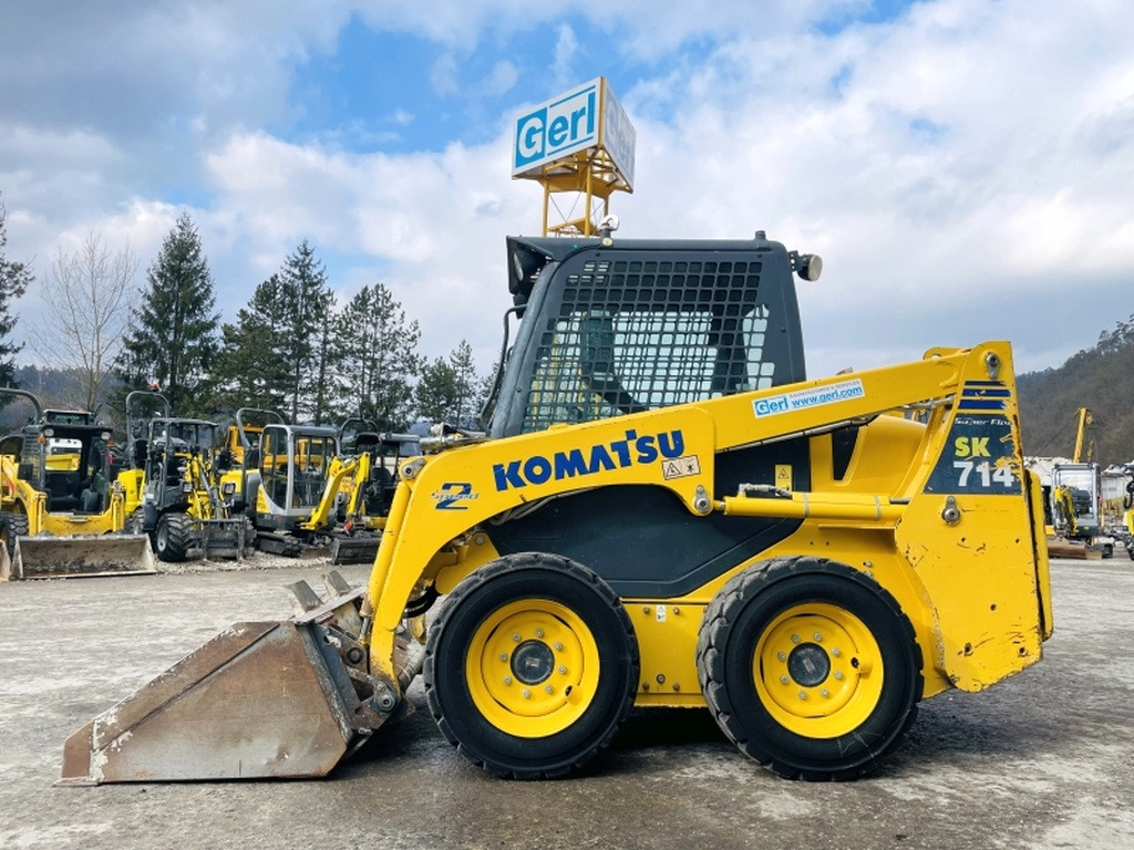 Komatsu SK714-5 (3948) - Mini utovarivač: slika Komatsu SK714-5 (3948) - Mini utovarivač Komatsu SK714-5 (3948) - Mini utovarivač: slika Komatsu SK714-5 (3948) - Mini utovarivač