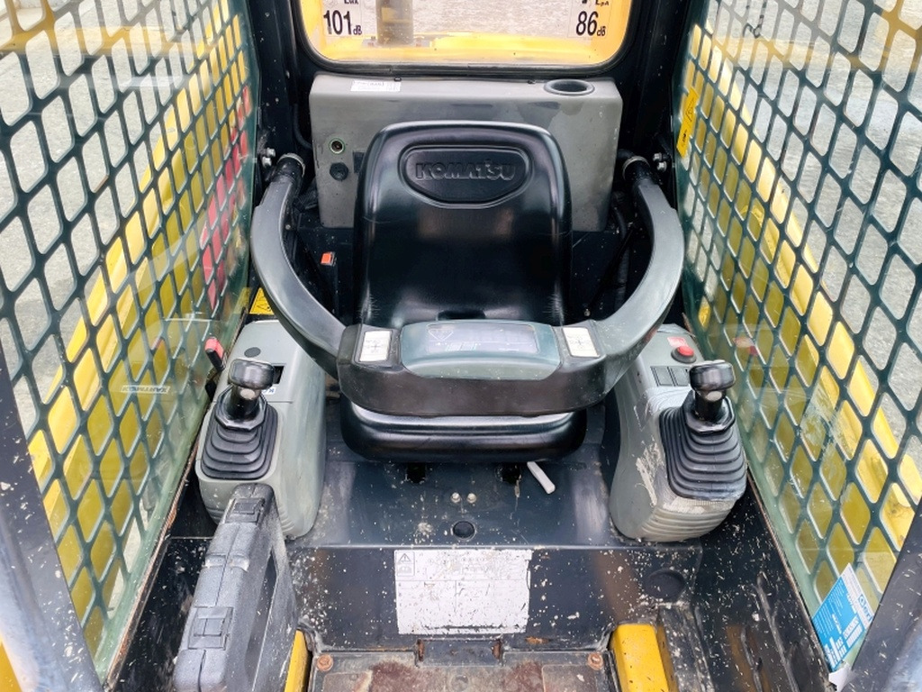 Komatsu SK714-5 (3948) - Mini utovarivač: slika Komatsu SK714-5 (3948) - Mini utovarivač Komatsu SK714-5 (3948) - Mini utovarivač: slika Komatsu SK714-5 (3948) - Mini utovarivač