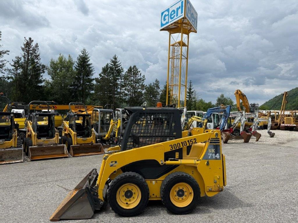 Komatsu SK714-5 (4026) - Mini utovarivač: slika Komatsu SK714-5 (4026) - Mini utovarivač Komatsu SK714-5 (4026) - Mini utovarivač: slika Komatsu SK714-5 (4026) - Mini utovarivač