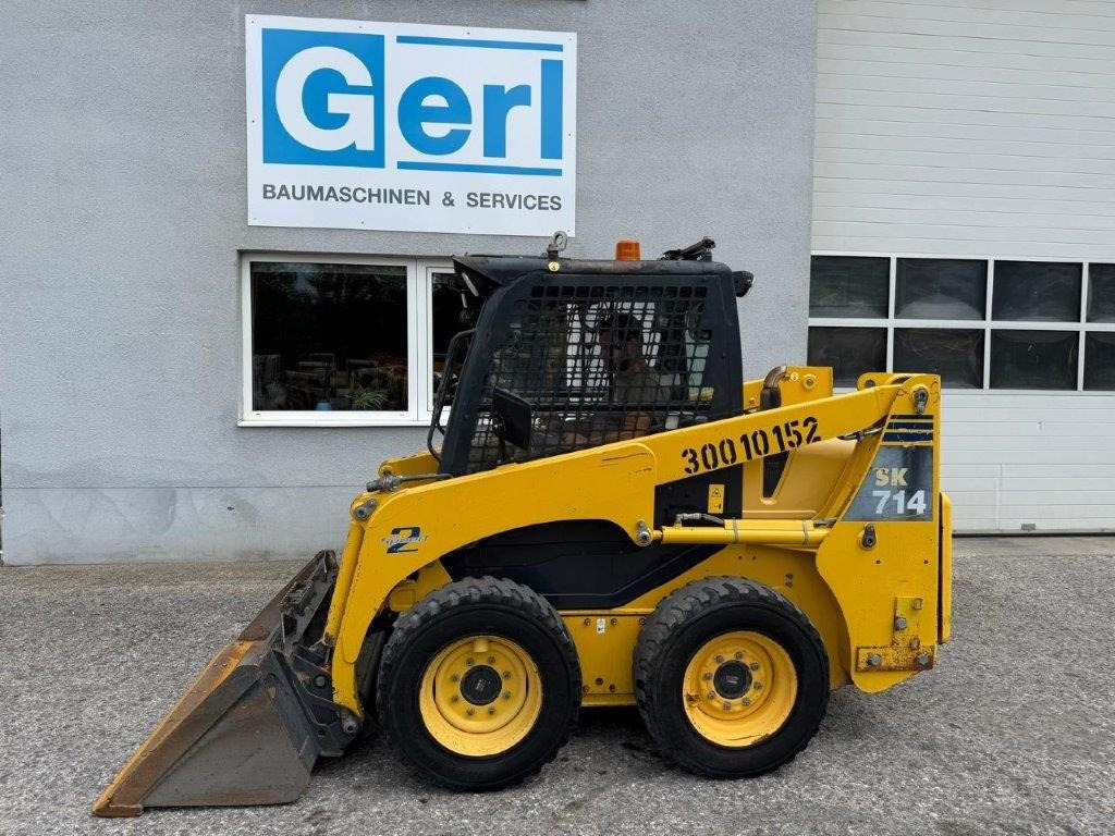 Komatsu SK714-5 (4026) - Mini utovarivač: slika Komatsu SK714-5 (4026) - Mini utovarivač Komatsu SK714-5 (4026) - Mini utovarivač: slika Komatsu SK714-5 (4026) - Mini utovarivač