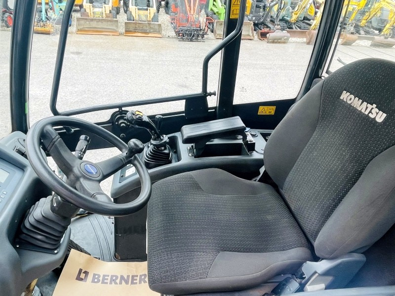 Komatsu WA100M-7 (3823) - Utovarivač na kotačima: slika Komatsu WA100M-7 (3823) - Utovarivač na kotačima Komatsu WA100M-7 (3823) - Utovarivač na kotačima: slika Komatsu WA100M-7 (3823) - Utovarivač na kotačima