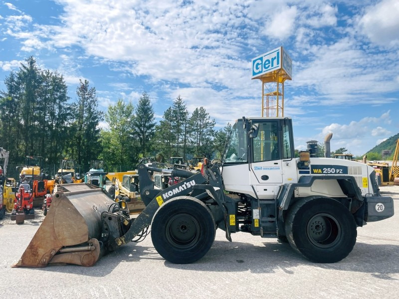 Komatsu WA250PZ-6 (3824) - Utovarivač na kotačima: slika Komatsu WA250PZ-6 (3824) - Utovarivač na kotačima Komatsu WA250PZ-6 (3824) - Utovarivač na kotačima: slika Komatsu WA250PZ-6 (3824) - Utovarivač na kotačima