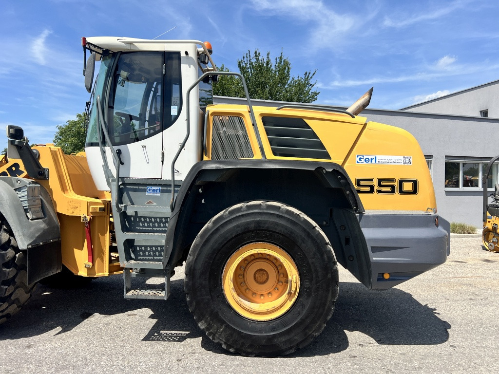 Liebherr L 550 (111617) - Utovarivač na kotačima: slika Liebherr L 550 (111617) - Utovarivač na kotačima Liebherr L 550 (111617) - Utovarivač na kotačima: slika Liebherr L 550 (111617) - Utovarivač na kotačima