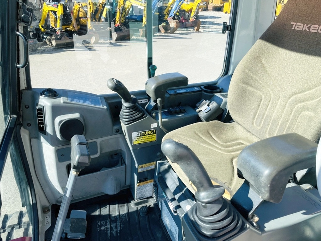 Takeuchi TB235 (3968) - Mini bager: slika Takeuchi TB235 (3968) - Mini bager Takeuchi TB235 (3968) - Mini bager: slika Takeuchi TB235 (3968) - Mini bager