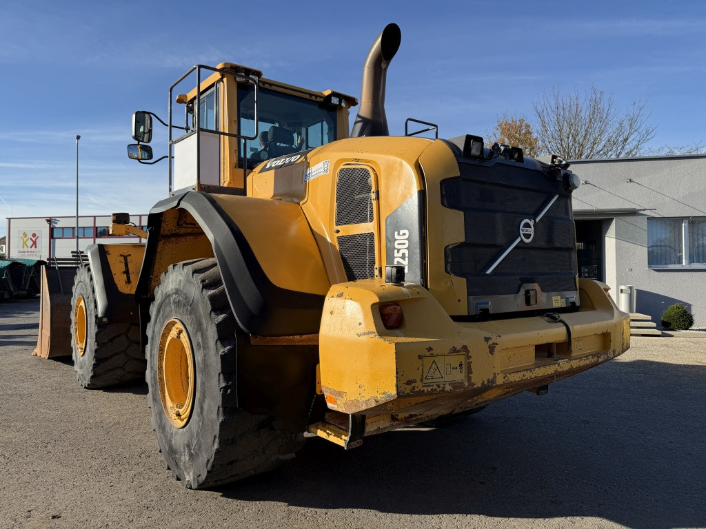 Volvo L 250 G (111749) - Utovarivač na kotačima: slika Volvo L 250 G (111749) - Utovarivač na kotačima Volvo L 250 G (111749) - Utovarivač na kotačima: slika Volvo L 250 G (111749) - Utovarivač na kotačima