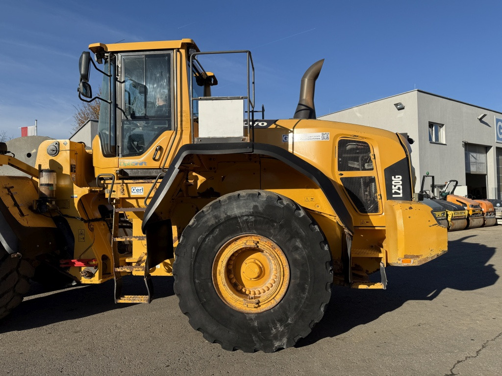 Volvo L 250 G (111749) - Utovarivač na kotačima: slika Volvo L 250 G (111749) - Utovarivač na kotačima Volvo L 250 G (111749) - Utovarivač na kotačima: slika Volvo L 250 G (111749) - Utovarivač na kotačima