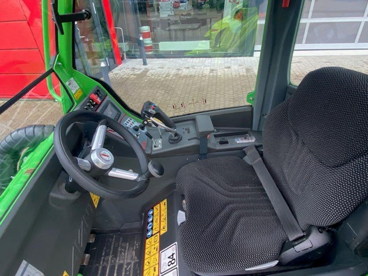 Avant 760i - Utovarivač na kotačima: slika Avant 760i - Utovarivač na kotačima Avant 760i - Utovarivač na kotačima: slika Avant 760i - Utovarivač na kotačima