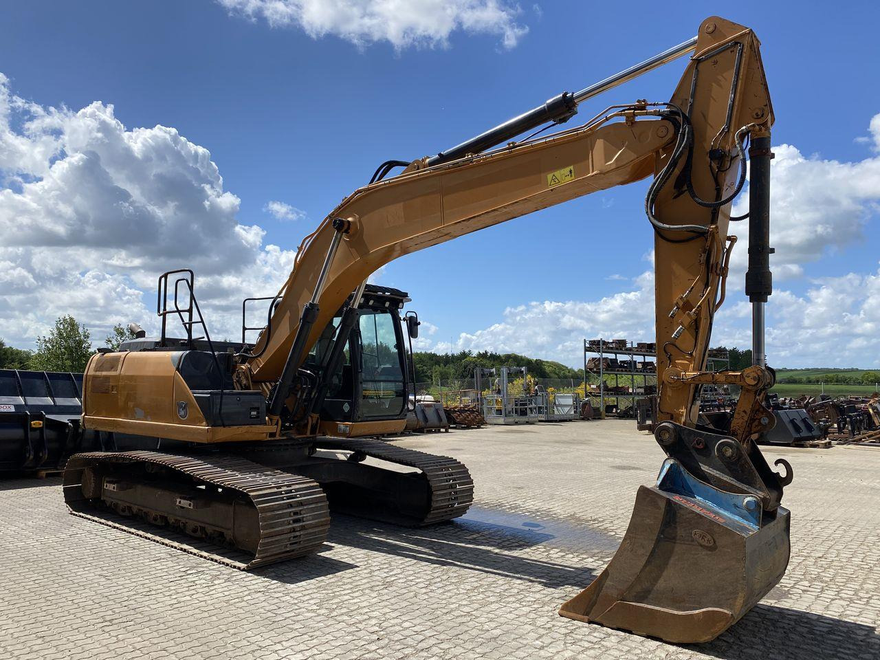 Case CX210C - Bager gusjeničar: slika Case CX210C - Bager gusjeničar Case CX210C - Bager gusjeničar: slika Case CX210C - Bager gusjeničar