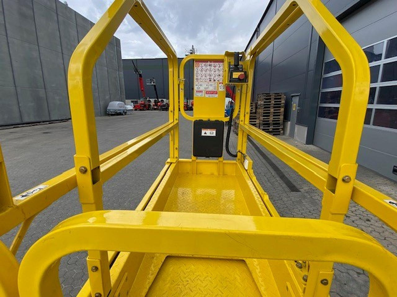 GMG 1930-i - Škarasta podizna platforma: slika GMG 1930-i - Škarasta podizna platforma GMG 1930-i - Škarasta podizna platforma: slika GMG 1930-i - Škarasta podizna platforma