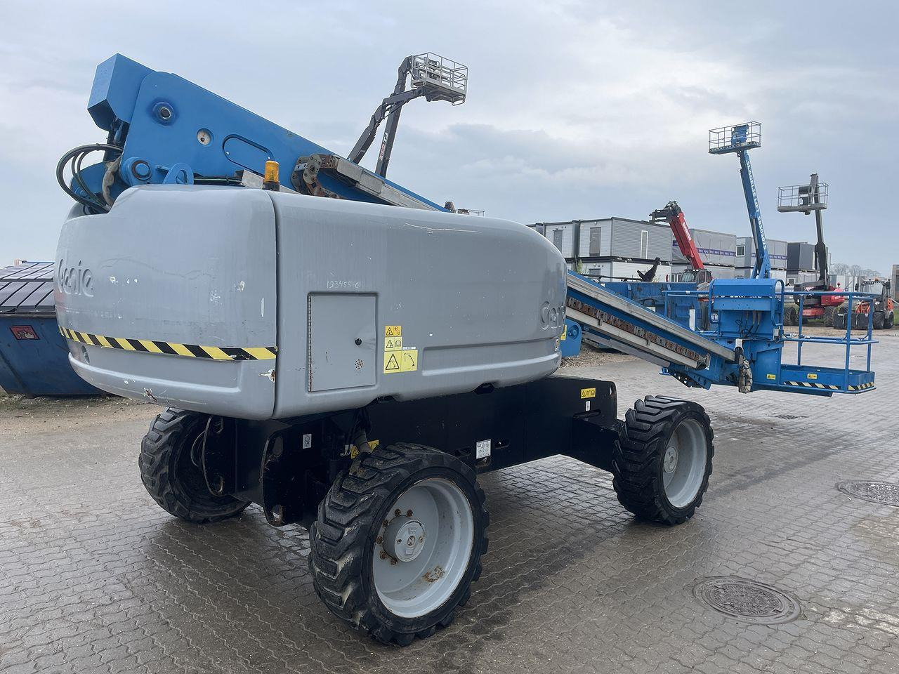 Genie S-60HC - Teleskopski krak: slika Genie S-60HC - Teleskopski krak Genie S-60HC - Teleskopski krak: slika Genie S-60HC - Teleskopski krak