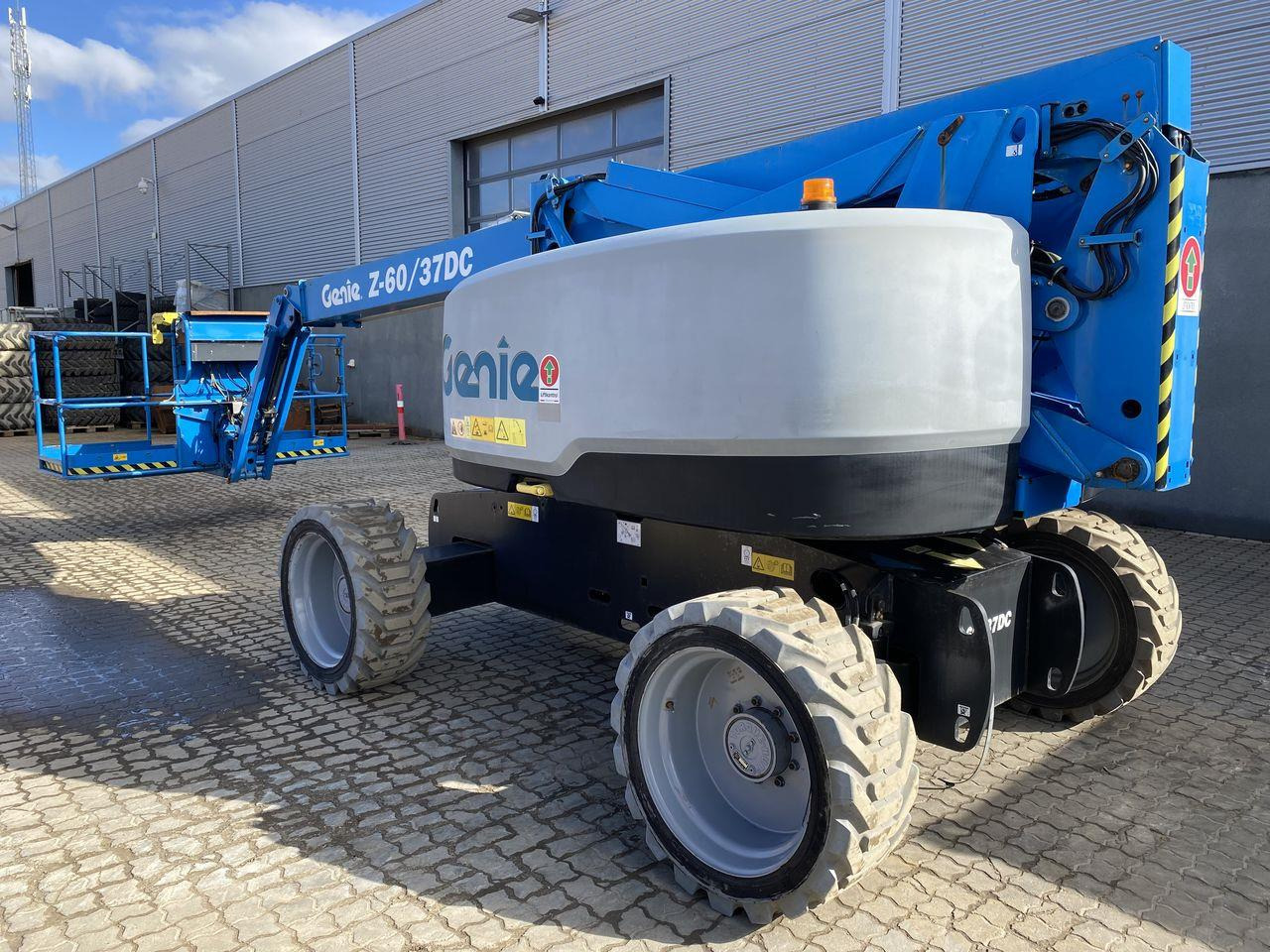 Genie Z60/37 DC - Zglobni krak: slika Genie Z60/37 DC - Zglobni krak Genie Z60/37 DC - Zglobni krak: slika Genie Z60/37 DC - Zglobni krak