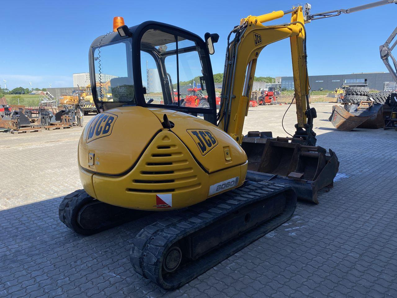 JCB 8060 - Mini bager: slika JCB 8060 - Mini bager JCB 8060 - Mini bager: slika JCB 8060 - Mini bager