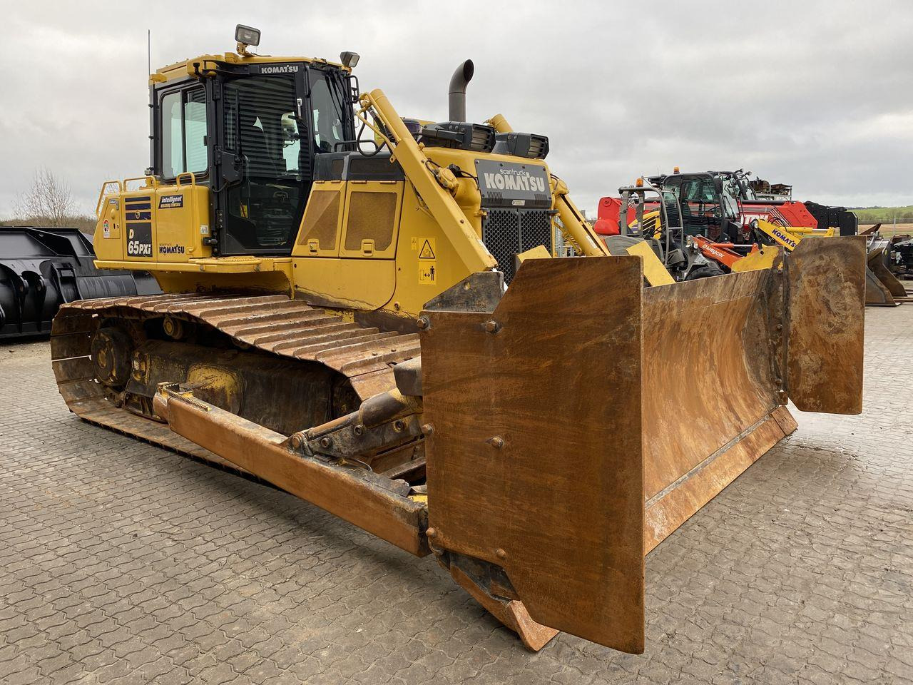 Komatsu D65PXI-18EO - Buldožer: slika Komatsu D65PXI-18EO - Buldožer Komatsu D65PXI-18EO - Buldožer: slika Komatsu D65PXI-18EO - Buldožer
