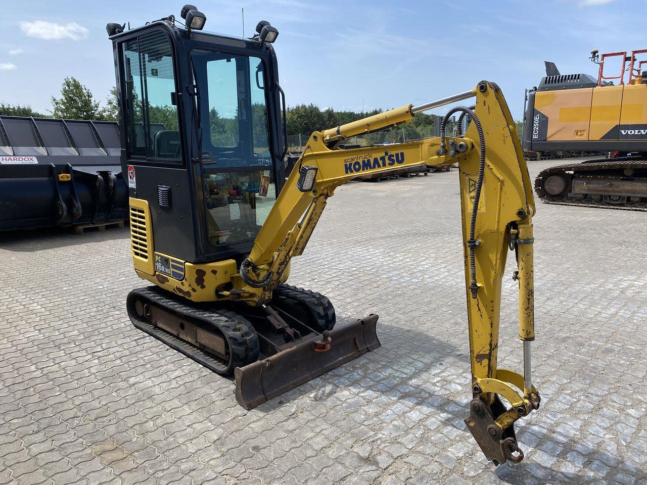 Komatsu PC16R-3HS - Mini bager: slika Komatsu PC16R-3HS - Mini bager Komatsu PC16R-3HS - Mini bager: slika Komatsu PC16R-3HS - Mini bager