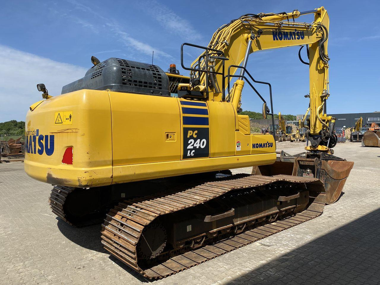 Komatsu PC240LC-11EO - Bager gusjeničar: slika Komatsu PC240LC-11EO - Bager gusjeničar Komatsu PC240LC-11EO - Bager gusjeničar: slika Komatsu PC240LC-11EO - Bager gusjeničar