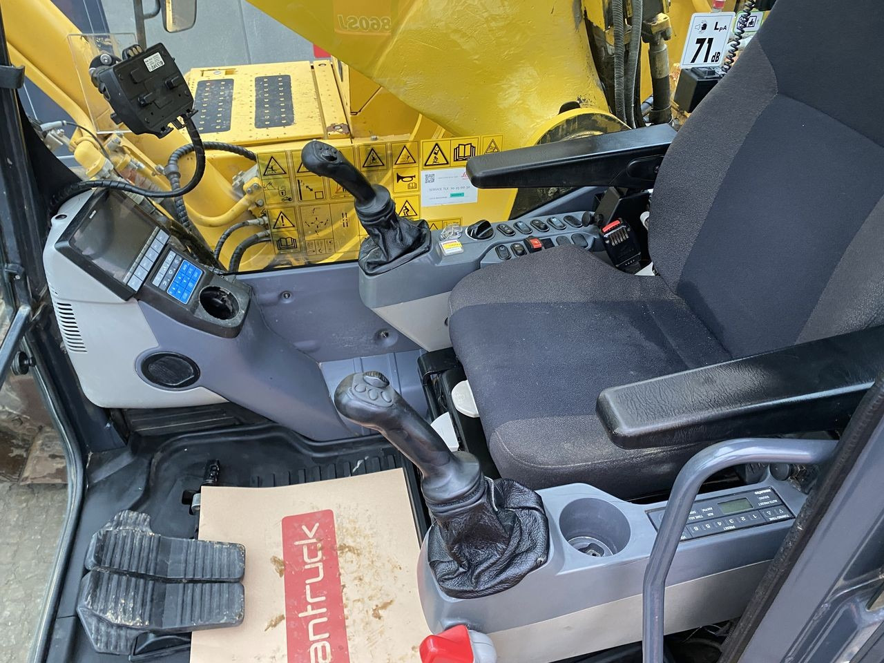 Komatsu PC490LC-11 - Bager gusjeničar: slika Komatsu PC490LC-11 - Bager gusjeničar Komatsu PC490LC-11 - Bager gusjeničar: slika Komatsu PC490LC-11 - Bager gusjeničar