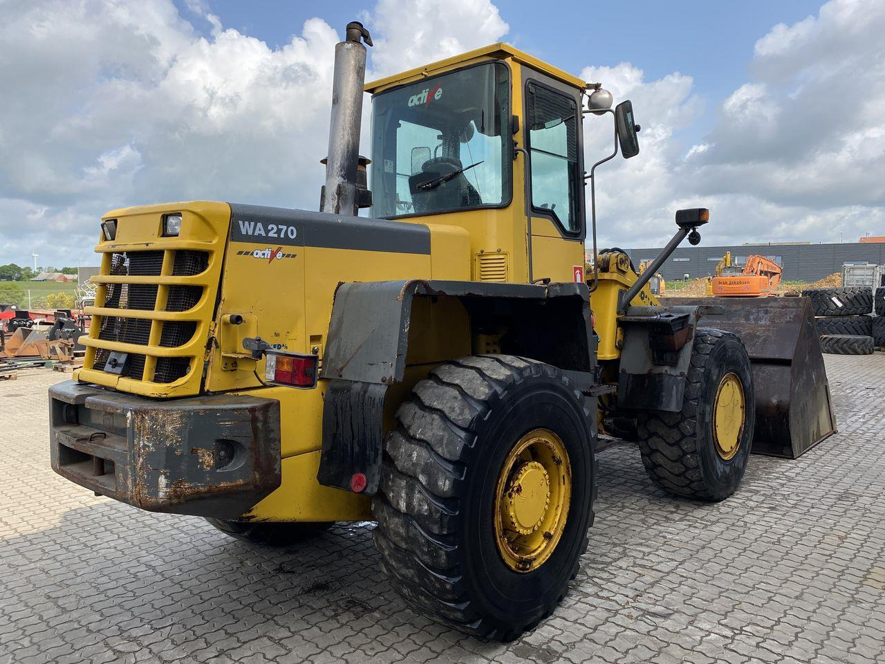 Komatsu WA270-3 - Utovarivač na kotačima: slika Komatsu WA270-3 - Utovarivač na kotačima Komatsu WA270-3 - Utovarivač na kotačima: slika Komatsu WA270-3 - Utovarivač na kotačima