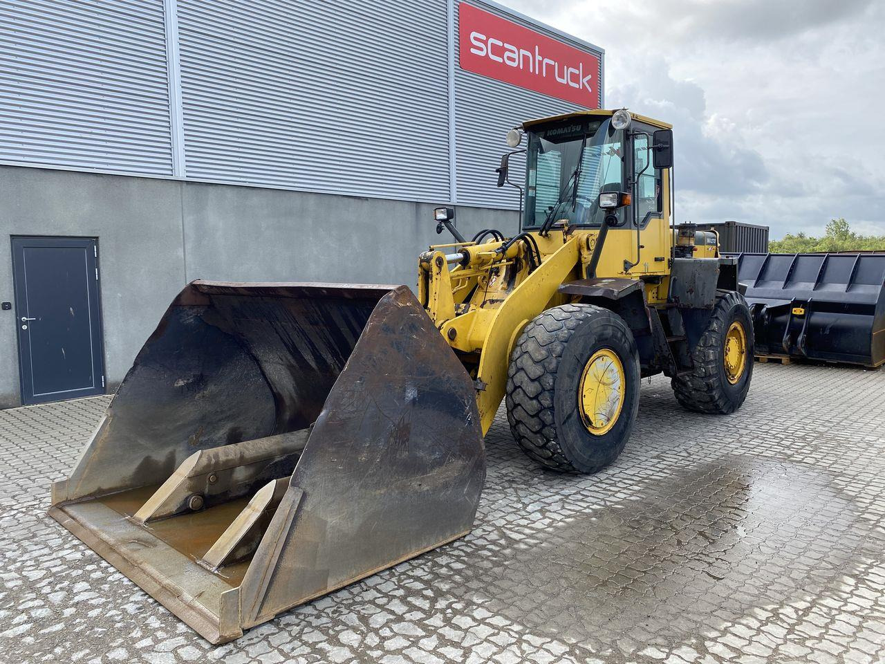Komatsu WA270-3 - Utovarivač na kotačima: slika Komatsu WA270-3 - Utovarivač na kotačima Komatsu WA270-3 - Utovarivač na kotačima: slika Komatsu WA270-3 - Utovarivač na kotačima