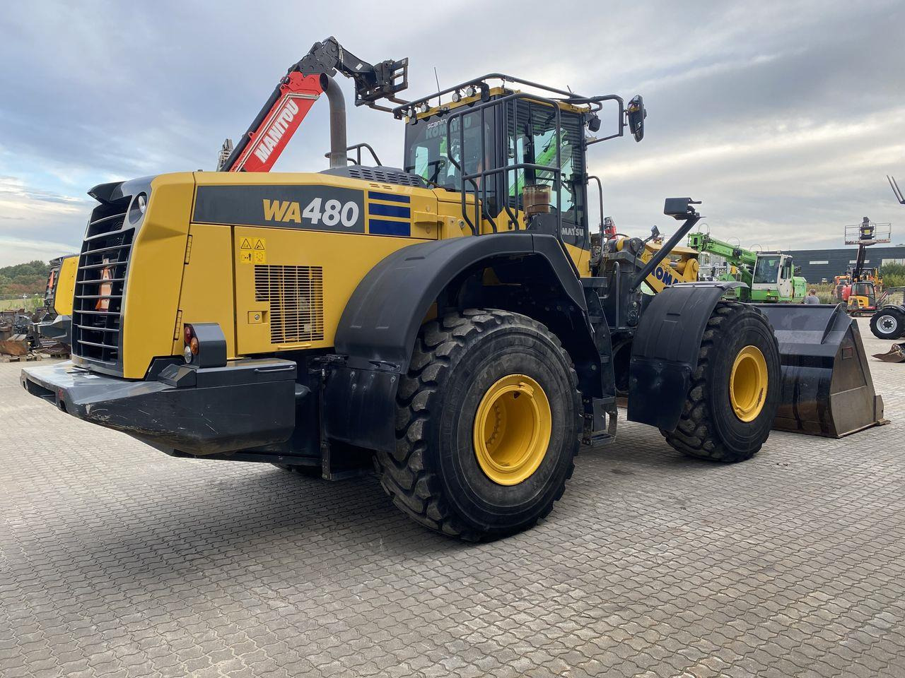 Komatsu WA480-8 - Utovarivač na kotačima: slika Komatsu WA480-8 - Utovarivač na kotačima Komatsu WA480-8 - Utovarivač na kotačima: slika Komatsu WA480-8 - Utovarivač na kotačima