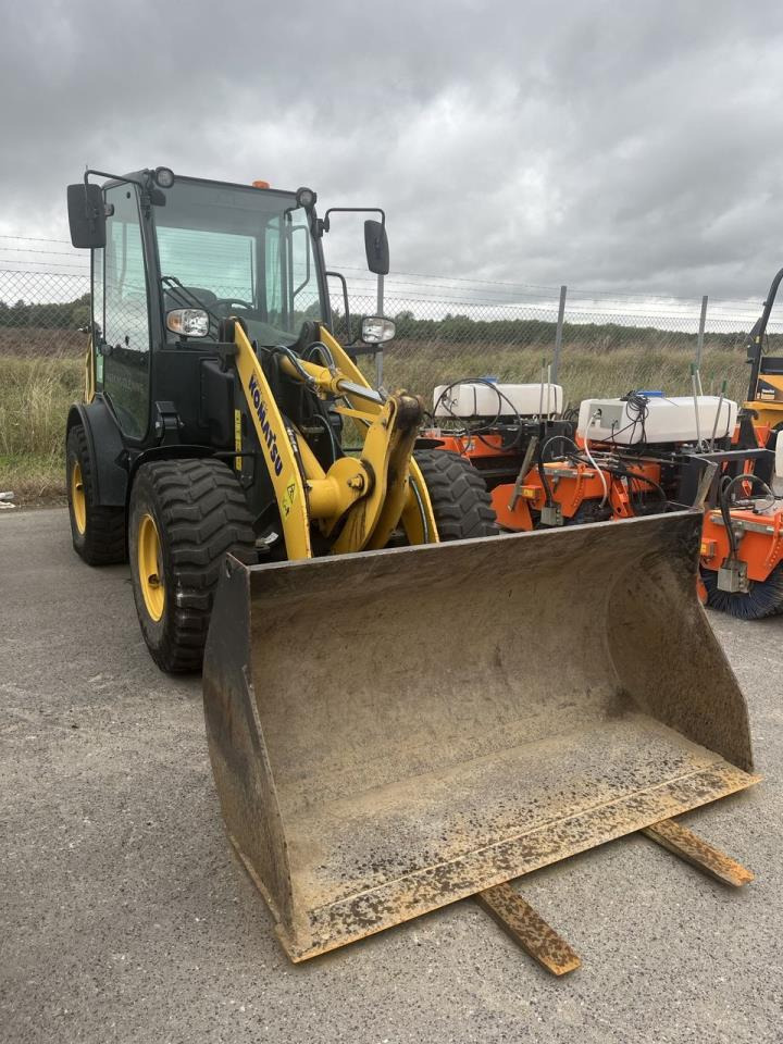 Komatsu WA70M-8EO - Zglobni utovarivač: slika Komatsu WA70M-8EO - Zglobni utovarivač Komatsu WA70M-8EO - Zglobni utovarivač: slika Komatsu WA70M-8EO - Zglobni utovarivač