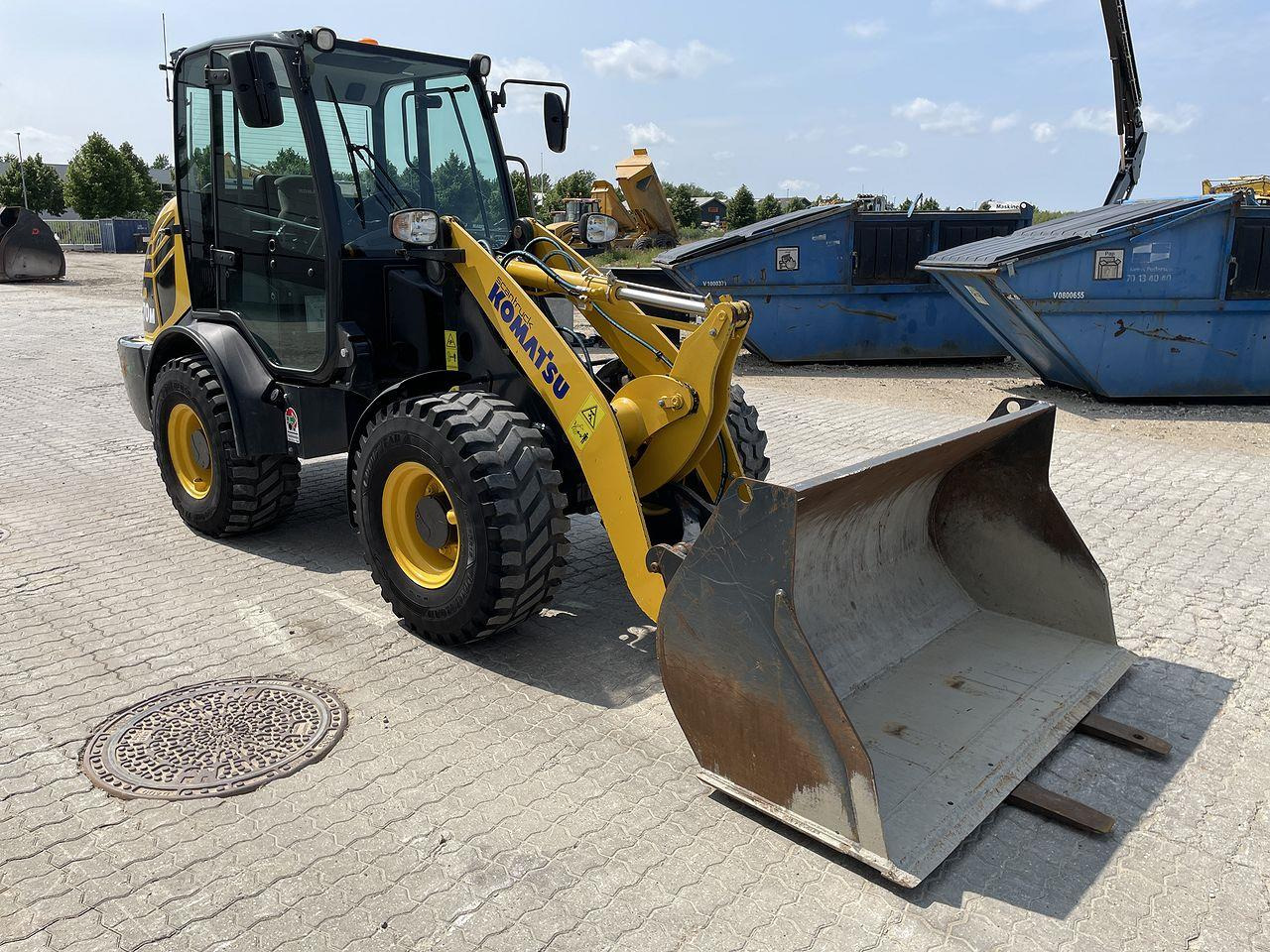 Komatsu WA70M-8EO - Zglobni utovarivač: slika Komatsu WA70M-8EO - Zglobni utovarivač Komatsu WA70M-8EO - Zglobni utovarivač: slika Komatsu WA70M-8EO - Zglobni utovarivač