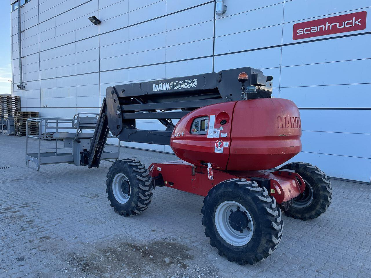 Manitou 160ATJ+ RC - Zglobni krak: slika Manitou 160ATJ+ RC - Zglobni krak Manitou 160ATJ+ RC - Zglobni krak: slika Manitou 160ATJ+ RC - Zglobni krak