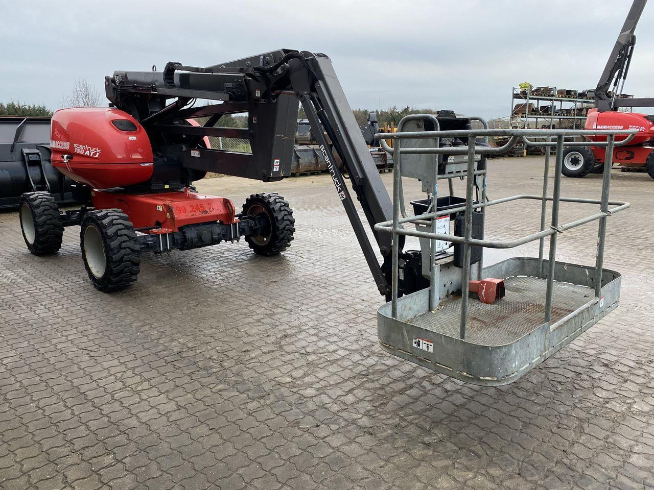 Manitou 160ATJ RC E3 - Zglobni krak: slika Manitou 160ATJ RC E3 - Zglobni krak Manitou 160ATJ RC E3 - Zglobni krak: slika Manitou 160ATJ RC E3 - Zglobni krak