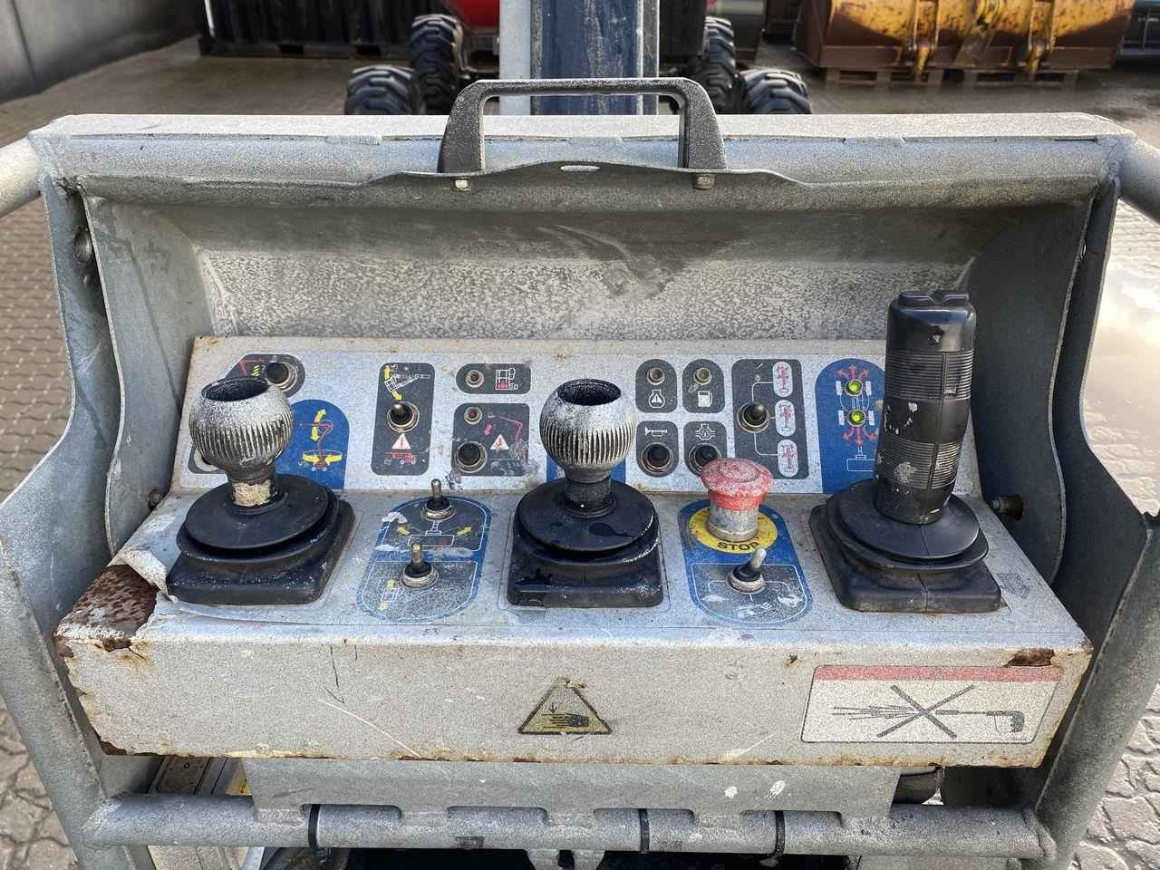 Manitou 180ATJ 2 RC - Zglobni krak: slika Manitou 180ATJ 2 RC - Zglobni krak Manitou 180ATJ 2 RC - Zglobni krak: slika Manitou 180ATJ 2 RC - Zglobni krak